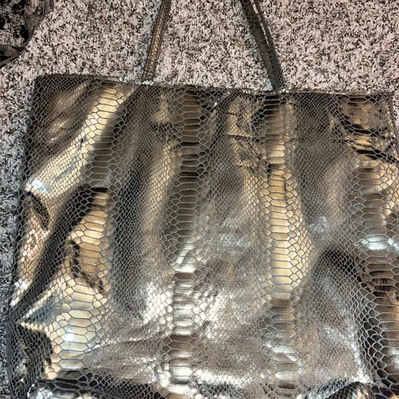 Large metallic tote - Picture 2 of 8